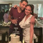 Esha Deol Instagram – Had a lovely birthday celebration with my loved ones. 🥳
I want to thank each and everyone of you for the lovely birthday wishes & blessings. 
I have personally read & seen all the wishes you all have sent me & I am truly touched with so much love coming my way. 
Love & gratitude 
♥️🙏🏼🧿🤗

#happybirthday #happybirthdayEshaDeol 
#birthdaycelebration
#gratitude 

Thank you to all my peeps for making it special @dreamgirlhemamalini @bharattakhtani3 @a_tribe @abhaydeol @tusshark89 #fardeenkhan @rastar119 @fitnesswithsatya @mistergautam @smriti_khanna @dalalkunal @fazaashroffgarg @virajvelinker @adapt_studios @menuscriptfoodstories @delcakes.in #aboutlastnight