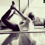 Esha Deol Instagram - Yoga with some sunshine! #tuesdaymotivation