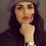 Esha Deol Instagram - No matter how many punches life throws at you …. keep ur hat & heart aligned ♥️ #wednesdaywisdom #photography @popmercy @palsandpeers & my dearest @prashantroyalty