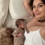 Evelyn Sharma Instagram - When you thought you finally established a routine and then she starts #clusterfeeding!! 🤦🏻‍♀️😩😅👼🏻💪 #smileforthecamera #thingsnoonewarnsyouabout #mummylife