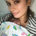 Evelyn Sharma Instagram - Found this photo of us in hospital when little Ava was just born. 👼🏻 I had dreamed of this moment forever, and had imagined child birth to be this “goddess-like” experience. However, to protect both of our lives we had to opt for a c-section and it became a very different experience. But all is good that ends well.. 💖 Thanks to the wonderful team, you were in my arms before I even woke up, my sweet girl… And when I first saw you, I knew that my life was now complete.