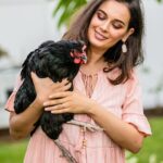 Evelyn Sharma Instagram - Finally did a new photoshoot and of course the chicken escaped… lol 🤦🏻‍♀️ we had to chase it around the yard for half an hour before I finally caught it!! 😅 🐓 #countrylife #australia #desigirl #countrygirl #chickensofinstagram #newphoto #comingsoon