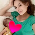 Evelyn Sharma Instagram - My Christmas this year is milk for Ava and cookies for me.. 🎄 Breast feeding is not an easy task, in fact I find it mentally and physically exhausting. 😮‍💨 But, the bond you’re forming is absolutely beautiful and truly worth it… 💖 People give you lots of advice what you should and shouldn’t do, but reality is: Do whatever works best for you and your baby. 👼🏻 xx