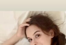 Evelyn Sharma Instagram - My Christmas this year is milk for Ava and cookies for me.. 🎄 Breast feeding is not an easy task, in fact I find it mentally and physically exhausting. 😮‍💨 But, the bond you’re forming is absolutely beautiful and truly worth it… 💖 People give you lots of advice what you should and shouldn’t do, but reality is: Do whatever works best for you and your baby. 👼🏻 xx