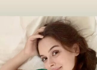 Evelyn Sharma Instagram - My Christmas this year is milk for Ava and cookies for me.. 🎄 Breast feeding is not an easy task, in fact I find it mentally and physically exhausting. 😮‍💨 But, the bond you’re forming is absolutely beautiful and truly worth it… 💖 People give you lots of advice what you should and shouldn’t do, but reality is: Do whatever works best for you and your baby. 👼🏻 xx