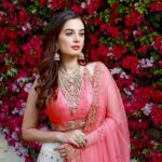 Evelyn Sharma Instagram - Happy Diwali my dear friends! 🪔 May this day of victory and new beginnings bring lots of love and light into your life! 💖