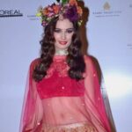 Evelyn Sharma Instagram - I’ve always been a flower child… red carpet or green 🌺