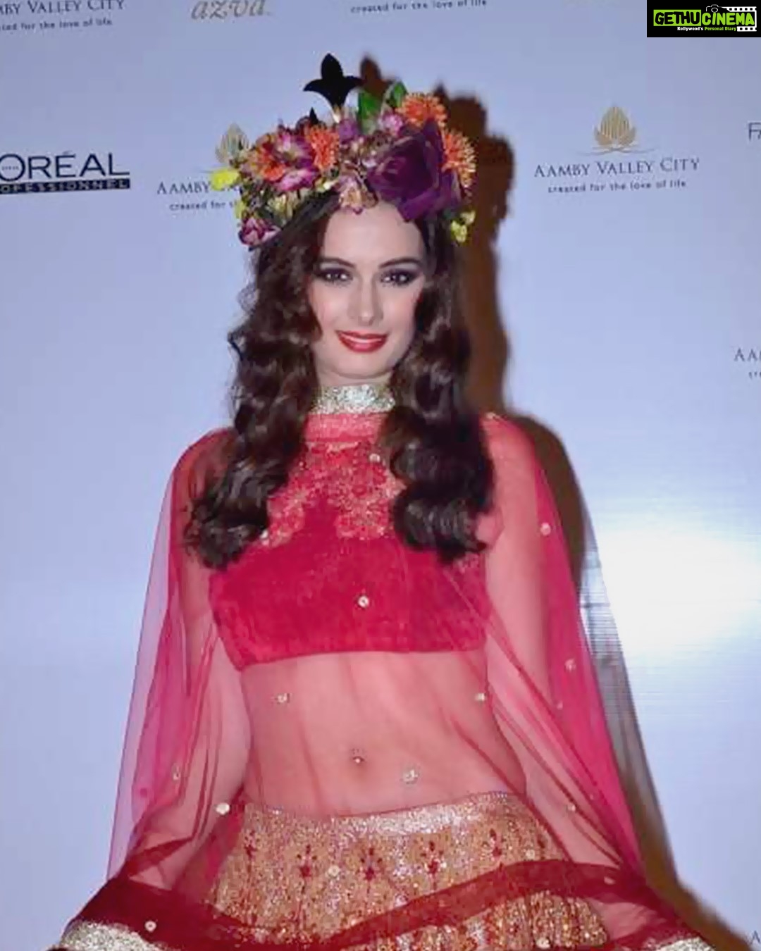 Evelyn Sharma Instagram - I’ve always been a flower child… red carpet or green 🌺