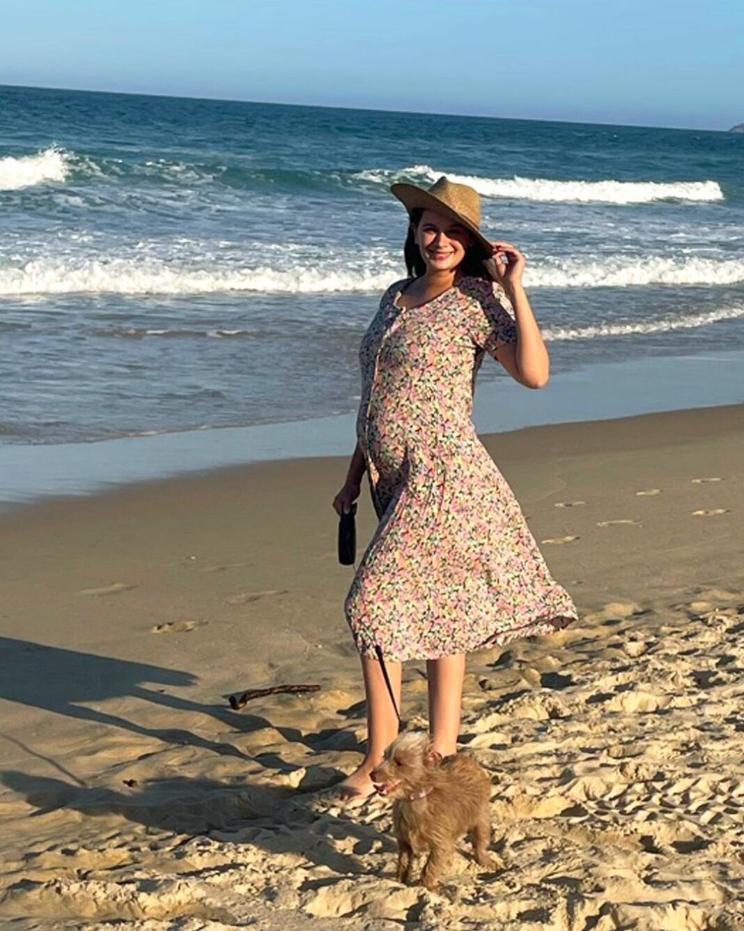 Evelyn Sharma Instagram - Mummy and Coco’s day at the beach. 💖 Sun, sand, and the salty sea! 🌞🌊 We both agree the water is still too cold to get in tho! ❄️