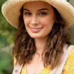 Evelyn Sharma Instagram – Weekends are my favourite… cause I get to spend them in my garden 💚 I’m setting up my herb gardens this weekend! Shall I make a video for y’all? 👩🏻‍🌾 

#gardenlove #evelynsharma #herbgarden #gardening #desigirl