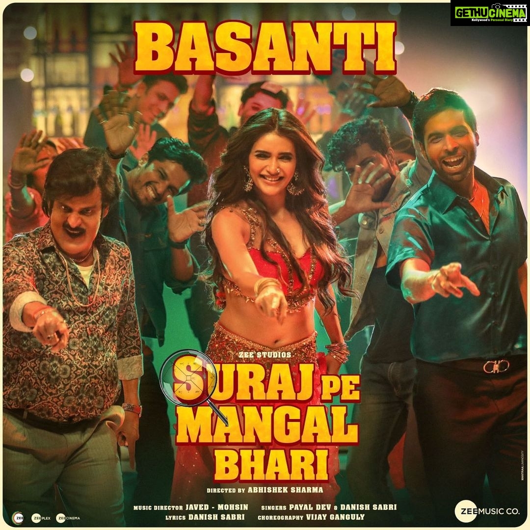 Fatima Sana Shaikh Instagram - Presenting a sinfully sizzling song that will make you lose control on the dance floor! ๐บ #Basanti song out now ๐ #SurajPeMangalBhari @bajpayee.manoj @diljitdosanjh @fatimasanashaikh #AbhishekSharma @zeestudiosofficial #SurajPeMangalBhari @annukapoor @supriyapilgaonkar @vijayraazofficial @seemabhargavapahwa #ManojPahwa #NeerajSood @nehhapendse @karishmaktanna @nowitsabhi @manuj_not_manoj @vijayphoto007 @danishsabri12 @mohsinshaikhmusic @kunaalvermaa @rohanshankar06 @mylemonylife @javedmohsin_official @payaldevofficial @danishsabri12 @vijayganguly #AnshumanMahaley @zeestudiosintl @ZeeMusicCompany