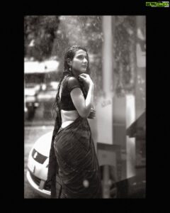 Fatima Sana Shaikh Instagram - yaad aa.ī vo pahlī bārish 
jab tujhe ek nazar dekhā thā 

NASIR KAZMI @rekhta_foundation