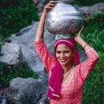 Fatima Sana Shaikh Instagram – On our usual random hike we we met two very sweet girls, Sejal and Anshika. They took us to their village. Showed us around, introduced us to their families and made us the best chai. 🤓 ❤️