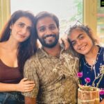 Fatima Sana Shaikh Instagram – Bir ki fotus doston ke saath 🤓 The Hosteller