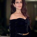 Fatima Sana Shaikh Instagram – Apne paas kuch khaas content nahi hota hai. 
So that’s me. Standing very still and Slightly awkward
🤓