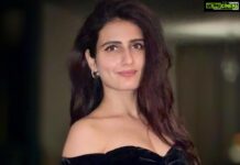Fatima Sana Shaikh Instagram - Apne paas kuch khaas content nahi hota hai. So that’s me. Standing very still and Slightly awkward 🤓