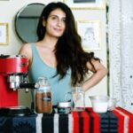 Fatima Sana Shaikh Instagram - All it takes for me to get party-ready is 5 easy steps ✨ From skincare to fun dance moves, my prep partner @mcaffeineofficial helped me get my party started 💃🏻 #PartyReady #CoffeeSkincare #mcaffeine