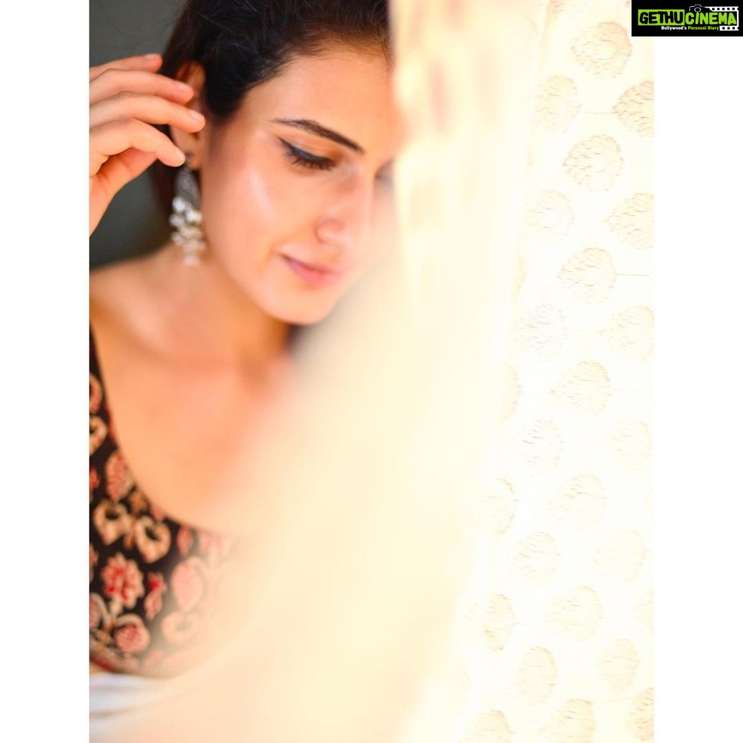 Fatima Sana Shaikh Instagram - Eyeliner on point 😜 @tejasnerurkarr @trushala_nayak Jwellery - @candies_collection