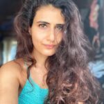 Fatima Sana Shaikh Instagram - Life’s a blessing, but hair be messing 🙆🏻‍♀️🤦🏻‍♀️ #messyhair #quarantinelife #sundayvibes