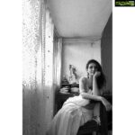 Fatima Sana Shaikh Instagram – kab Thahrega dard ai dil kab raat basar hogi 
sunte the vo aaenge sunte the sahar hogī -faiz Ahmad faiz 📸 @gorkey_photowala (clicked on facetime)