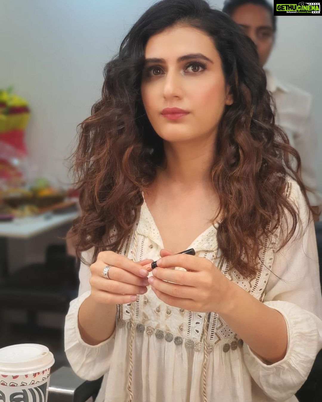 Fatima Sana Shaikh Instagram - Meri waali Christmas, aur Teri waali Christmas. Ha ha ha. 😬 #meregandejokes 📸 @nishisingh_muah