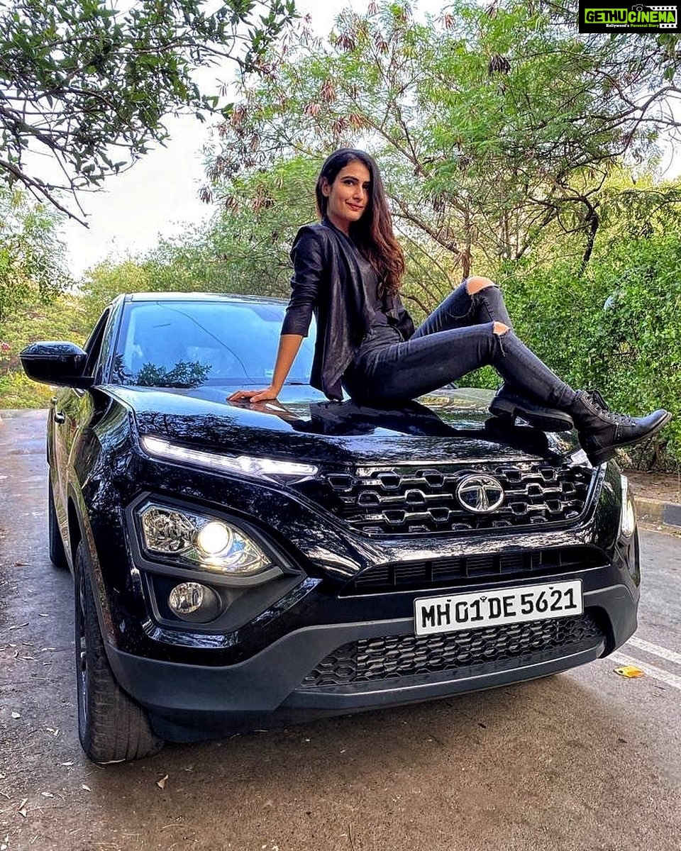 Fatima Sana Shaikh Instagram - It’s time to ride this beauty! - with @tataharrier #Dark