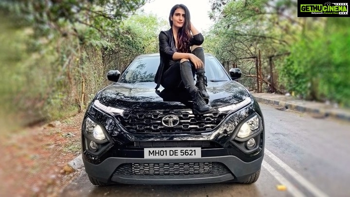 Fatima Sana Shaikh Instagram - My Black Friday game just got stronger with the #UnlimitedSwag of @tataharrier #Dark. Check it out! @tatamotors