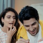 Fatima Sana Shaikh Instagram - No one was sane during the making of this video😜 Watch round 2 of @sidmalhotra and me curing awkwardness with some Bewakoofi 😎🔥 @bewakoofofficial #BewakoofOfficial #BewakoofSquad #staybewakoof