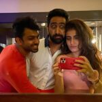 Fatima Sana Shaikh Instagram – @_debanshi ka birthday in a nutshell. #bit-itch 

@_debanshi 
@varshanair 
@musta_been 
@raunak070 
@rohandahima92 
@i_am_aamaadmi
@sharrman_dey
