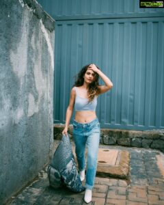 Fatima Sana Shaikh Instagram - @bharat_rawail said “do a ramp walk, werk it!” 
I tried 😬 

Photographer & creative director @bharat_rawail

Styled by @akshitas11 
Make-up by @im__sal
Hair by @manojchavan61

Creative assistant @lensedbyameeshishah
Assistant stylist @magicpassport

Outfit @nikitamhaisalkar 

Location @lamaisonduyogaindia