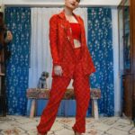 Fatima Sana Shaikh Instagram - Safe to say, red is my favourite colour. ❤️🌹💃🏻 #ajeebdaastaans @akshitas11 being a rock star and managing to virtually style me... Wearing : @label_anushree Jewellery : @shopeurumme @theofficialworldoftalisman Styled by : @akshitas11 Assisted by : @nishthaparwani