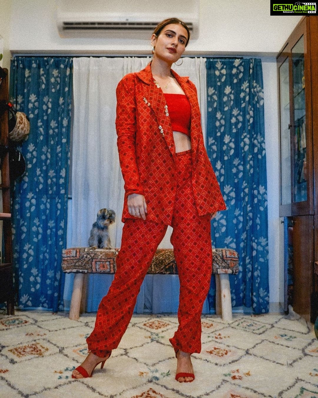 Fatima Sana Shaikh Instagram - Safe to say, red is my favourite colour. β€οΈπΉππ» #ajeebdaastaans @akshitas11 being a rock star and managing to virtually style me... Wearing : @label_anushree Jewellery : @shopeurumme @theofficialworldoftalisman Styled by : @akshitas11 Assisted by : @nishthaparwani