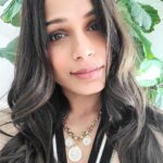 Freida Pinto Instagram - Celebrating a good hair day at the end of a press junket and also Intrusion still tracking in the top 5 movies on @netflix 💃🏻 Hair by @tyler_the_hairstylist