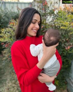 Freida Pinto Instagram - This will forever be my best Christmas with the most precious gift in my arms. 

Merry Christmas world!❤