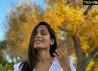 Freida Pinto Instagram - Blessed and Grateful. And 36 feels pretty Awesome! 📷 @coryt 🐒♥️