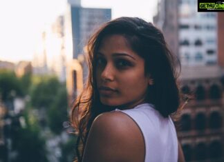 Freida Pinto Instagram - The future depends on what you do TODAY. - Mahatma Gandhi. Happy Monday😀