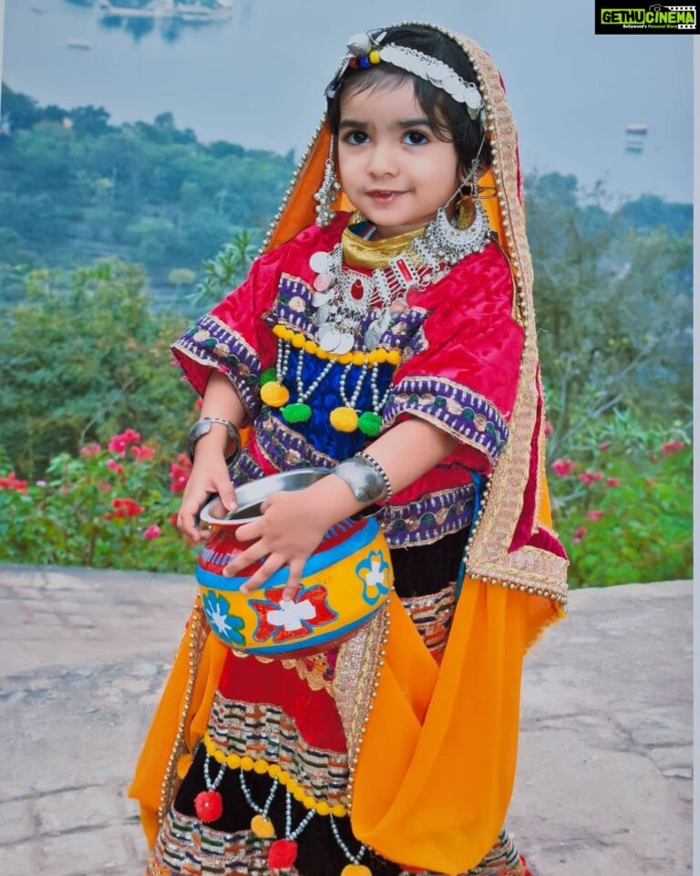 Ganesh Venkatraman Instagram - When in Udaipur, Dress like a princess 👑❤️❤️ #SamairaGanesh #Udaipur #Rajasthan #friendswedding @prettysunshine28