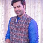 Ganesh Venkatraman Instagram - Making one person smile can change the world. Maybe not the whole world, but their world. Make someone smile today 😁 Happy Morning😇 #bethechange #spiritoffestivals #keepsmiling #festivespirit