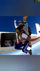 Ganesh Venkatraman Instagram - Vaazha en vazhvai vazhavae
Thaazhamal melae pogiren..

Naanae naanai iruppen
Naalil pooraai vasippen.. 🎶❤️🛩️

#skydiving #dubaiskydive #freespirit #livingeverymoment #reels #ganeshvenkatram