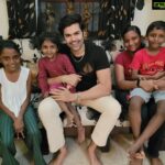 Ganesh Venkatraman Instagram – ‘ If you see someone without a Smile, give them one of yours ‘ – The biggest lesson we can learn from children ❤️❤️😊😊#notetoself 📝#childatheart#unconditionallove#friendsfamily