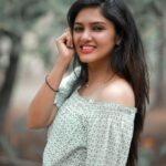 Gayathri Suresh Instagram - Koi Pyaar Kare, To Tumse Kare.... Koi Tumhe Badal Kar Pyaar Kare, Woh Pyaar Nahi Soudha Kare❤️ PC: @bijuwhiteramp_photography OG's Tharavadu