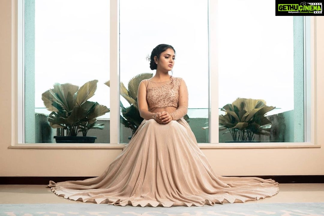Gayathri Suresh Instagram - ❤ PC: @ajishpremphotography Costume: @rutwva_insta Coordination: @nostalgiaevents.in Make Up : @ektha_bridalmakeover Hyatt Regency Thrissur