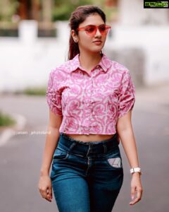 Gayathri Suresh Instagram - Munnottu Munnottu💫✨. PC: @jaisonphotolandphotography