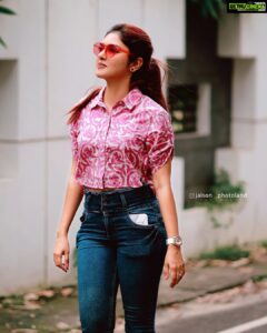 Gayathri Suresh Instagram - Munnottu Munnottu💫✨. PC: @jaisonphotolandphotography
