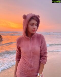 Gayathri Suresh Instagram - Varkala😍💥🌙. PC: @seny_p_arukattu 💕