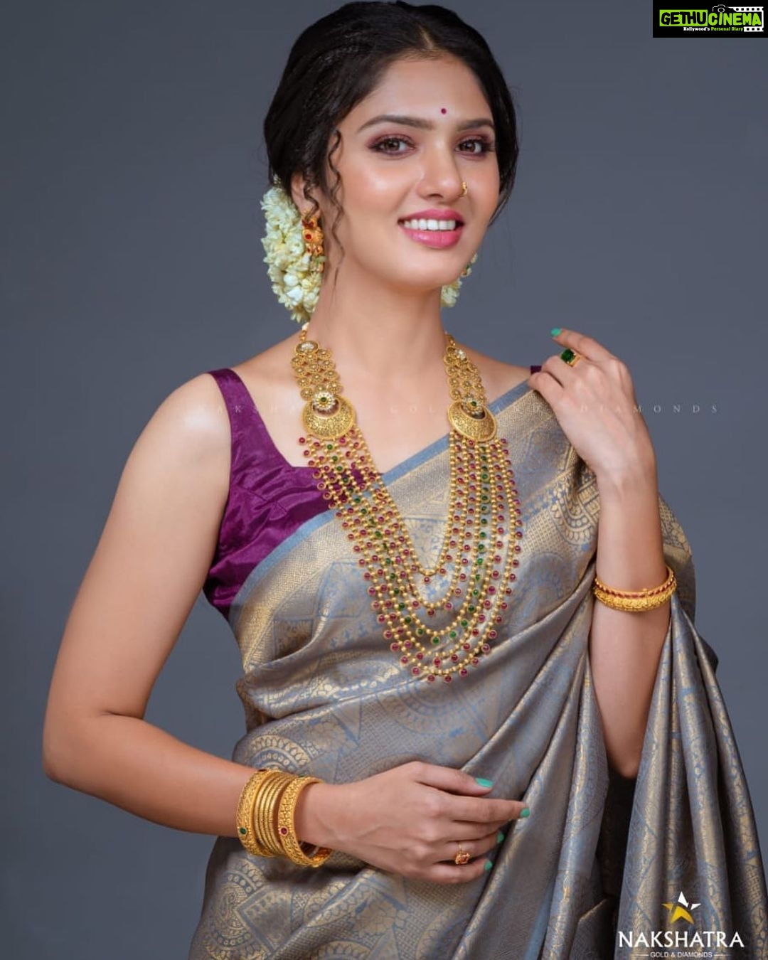 Gayathri Suresh Instagram - Happy Uthradam❤️ Client :@nakshatragoldanddiamonds Agency : @l4_lavender_media Camera :@anupchacko Photography team :@abdul_t_rauf,@akshaytomy,@sharath._.babu._,@sujith_sudheesh_ Reels: @harikattiparambil Creative Producer :@pathusz__ @hafizmohammedx Art :@kalaa_griha MUA:@alagne_signature Costume : :@chakitha_designs