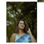 Gayathrie Instagram - 💙 . . @kanmaniphotography 😍😍 . . . #gayathrie #kanmaniphotography #kanmani #saree #explore #2022