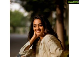 Gayathrie Instagram - Manjal veyil 😍 . . . 📸 - @madras_ponnu