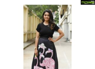 Gayathrie Instagram - #Bagheera audio launch was a special one! Friday and Sathyam after soooooo long!! 😍😍 👗- @thehazelavenue Styling - @navadevi.rajkumar HMU - @makeupartistrybykavithasekar 📸 - @arunprasath_photography . . . #gocorona #bagheera #prabhudeva #adhikravichandran #audiolaunch