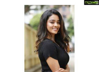 Gayathrie Instagram - #Bagheera audio launch was a special one! Friday and Sathyam after soooooo long!! 😍😍 👗- @thehazelavenue Styling - @navadevi.rajkumar HMU - @makeupartistrybykavithasekar 📸 - @arunprasath_photography . . . #gocorona #bagheera #prabhudeva #adhikravichandran #audiolaunch